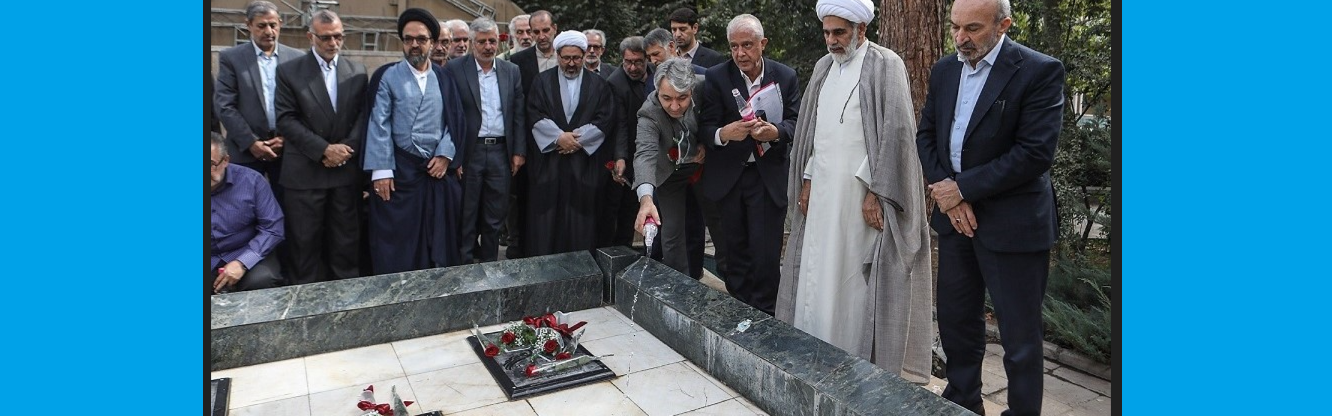 مراسم تجدید میثاق با آرمان‌های شهدا و عطرافشانی مزار شهدای گمنام دانشگاه تهران، همزمان با گرامیداشت هفته دفاع مقدس