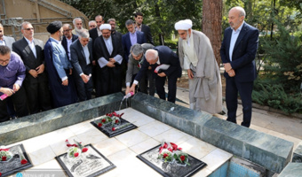 مراسم تجدید میثاق با آرمان‌های شهدا و عطرافشانی مزار شهدای گمنام دانشگاه تهران، همزمان با گرامیداشت هفته دفاع مقدس برگزار شد.