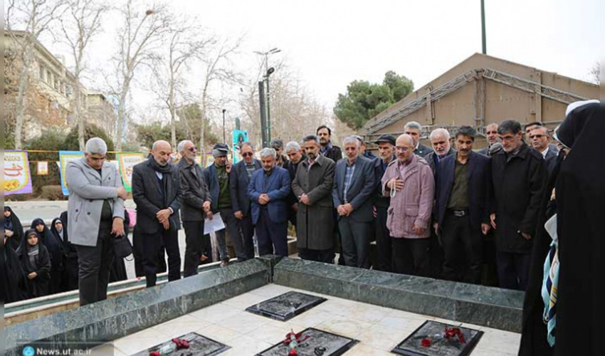 آیین غبارروبی از مزار شهدای گمنام دانشگاه تهران برگزار شد